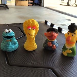 Black Fri/Sat only! 50% off $17!Vintage Fisher Price Sesame St Finger Puppets